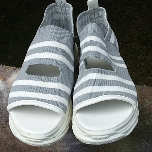 Sandals - Picture 4 of 4